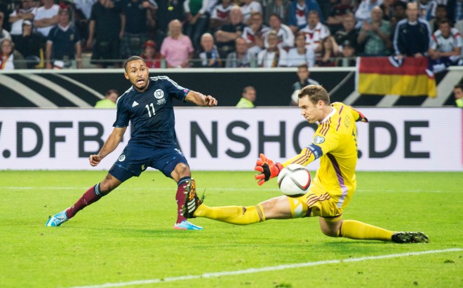 Anya slots past Neuer